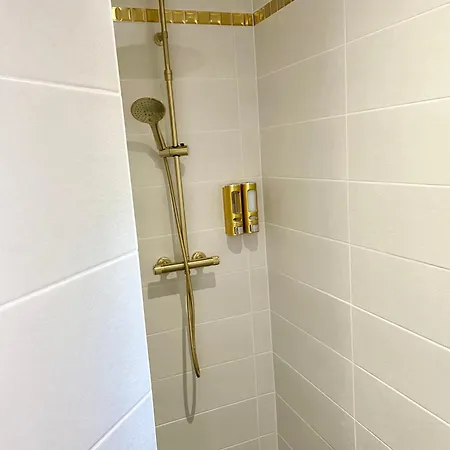 La Fleur Des Marais Bed and Breakfast 4*